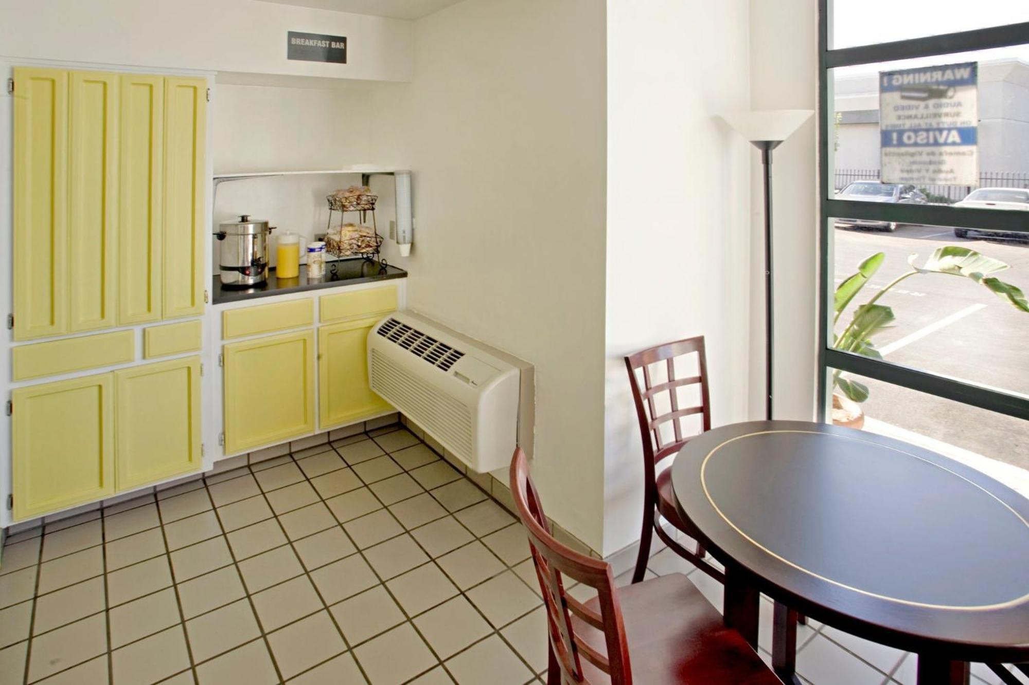 Budget Inn And Suites Stockton Yosemite Zewnętrze zdjęcie